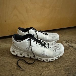 WOMEN’S ON CLOUD X RUNNING SHOES.SIZE 7.5 Swiss engineering all original